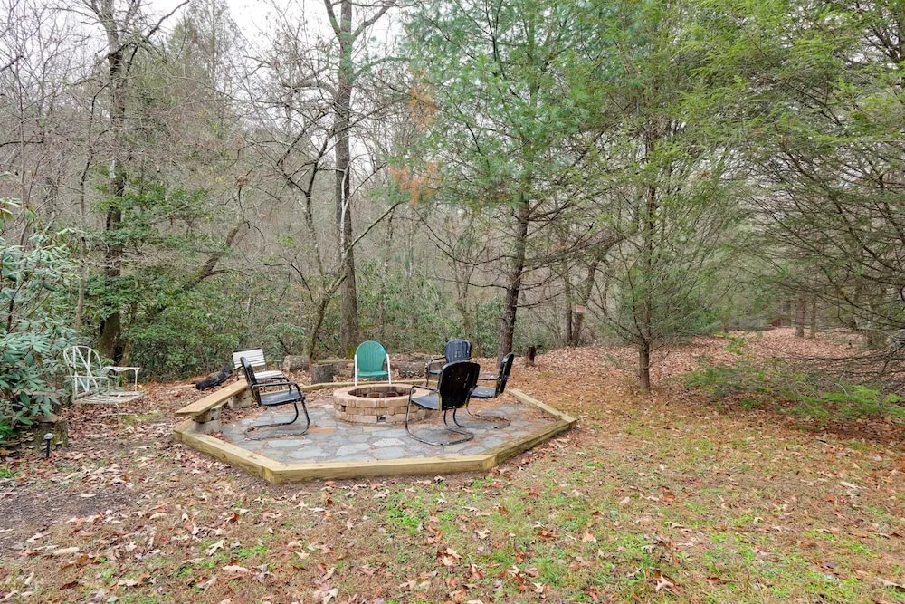 'creek Bend Escape' w/ Hot Tub + River Views!
