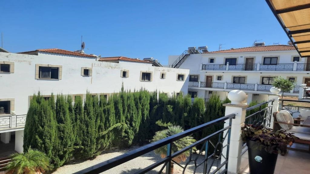 Paramount Gardens Resorts C201