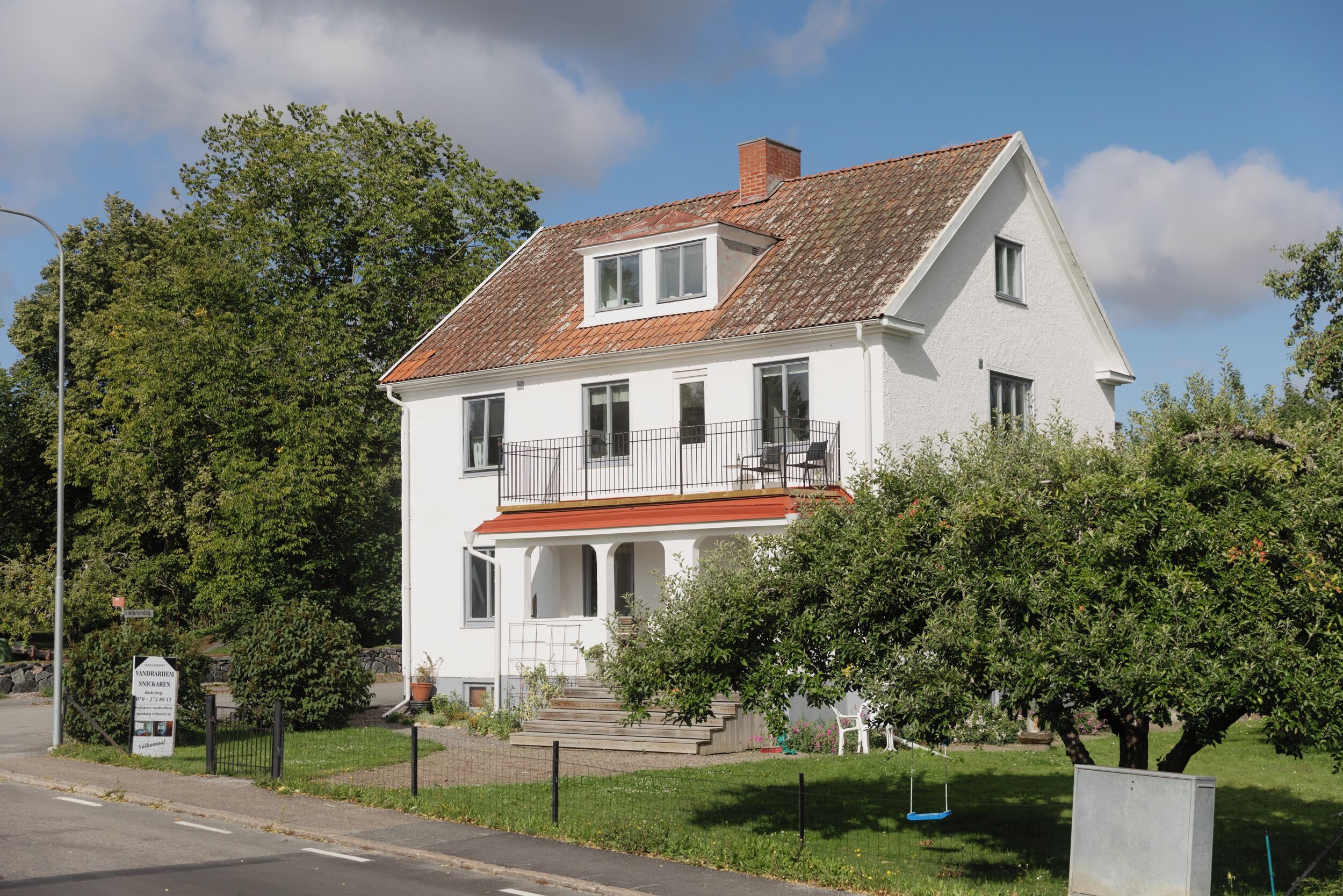 Snickaren Vandrarhem i Grästorp - Egen Lägenhet