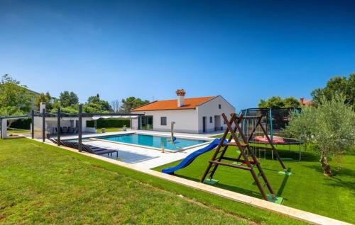 Beautiful Villa In Vrsar With Swimming Pool