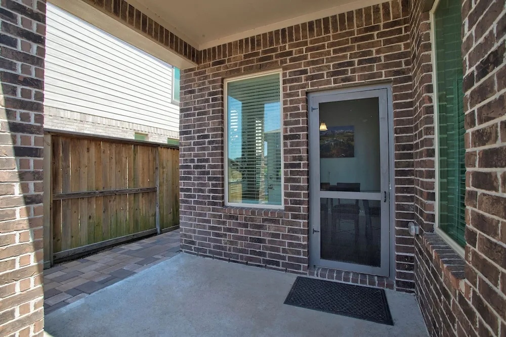 Lakeview Mansion A Chic Estate