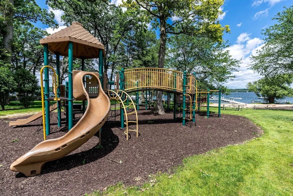 Summerset at Abbey Springs 3 BDR Steps to Beach!