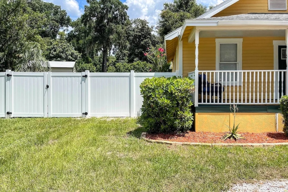 Family Home: Walk to Downtown & Stetson Univ!