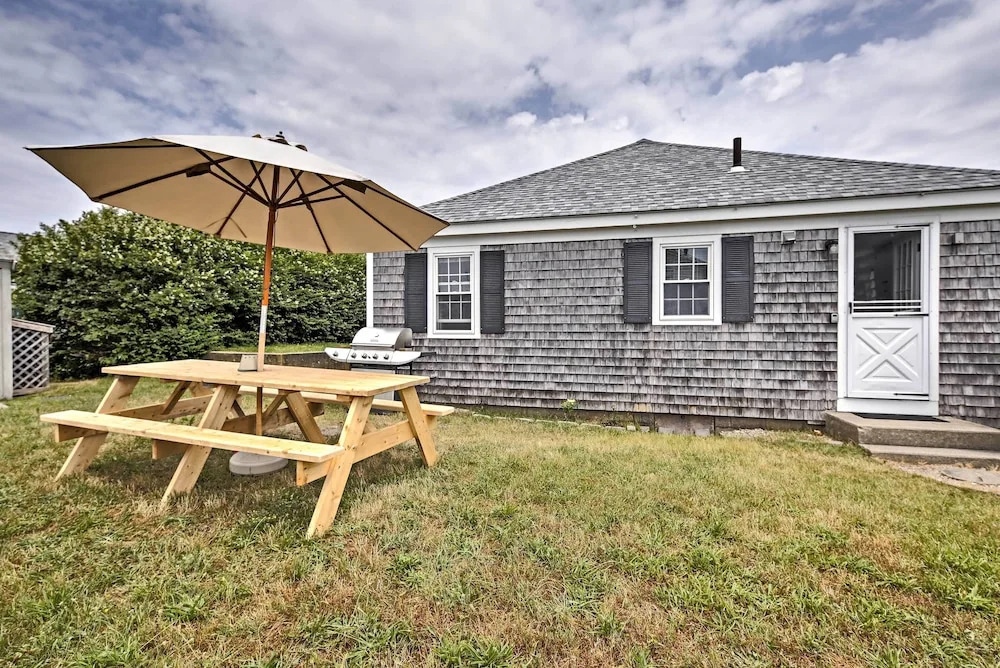 Cape Cod Retreat: Patio, Walk to Craigville Beach