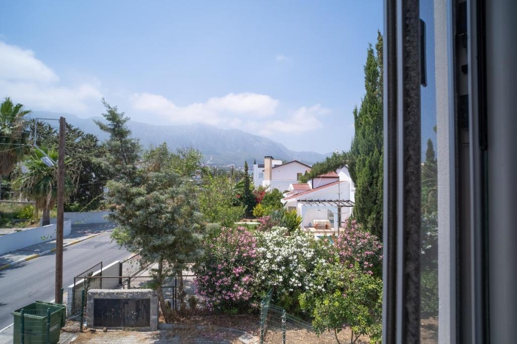 Beautiful Two-bedroom Apartment with Sea and Mountain views Sel 8-5