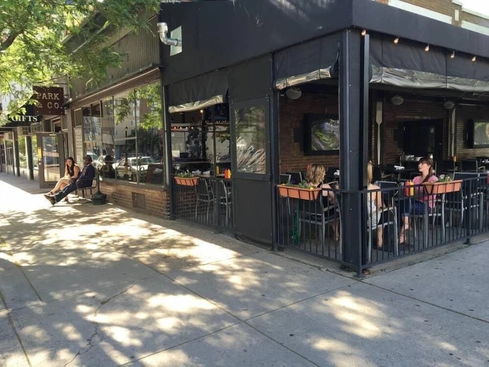 Cap Hill 3-bedroom Garage Parking With Backyard