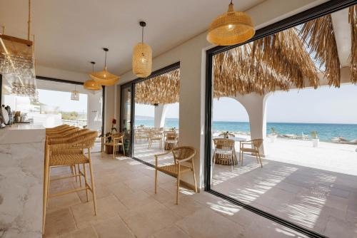 Acron Seaside Suites