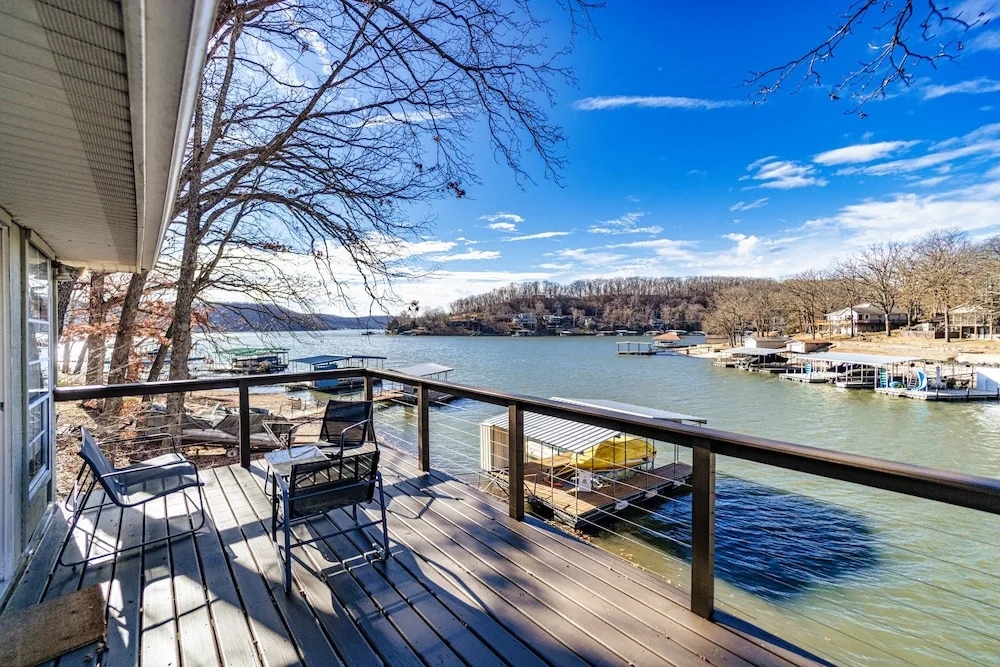 Little Bearcat Bungalow Stay on Ozark Waterfront