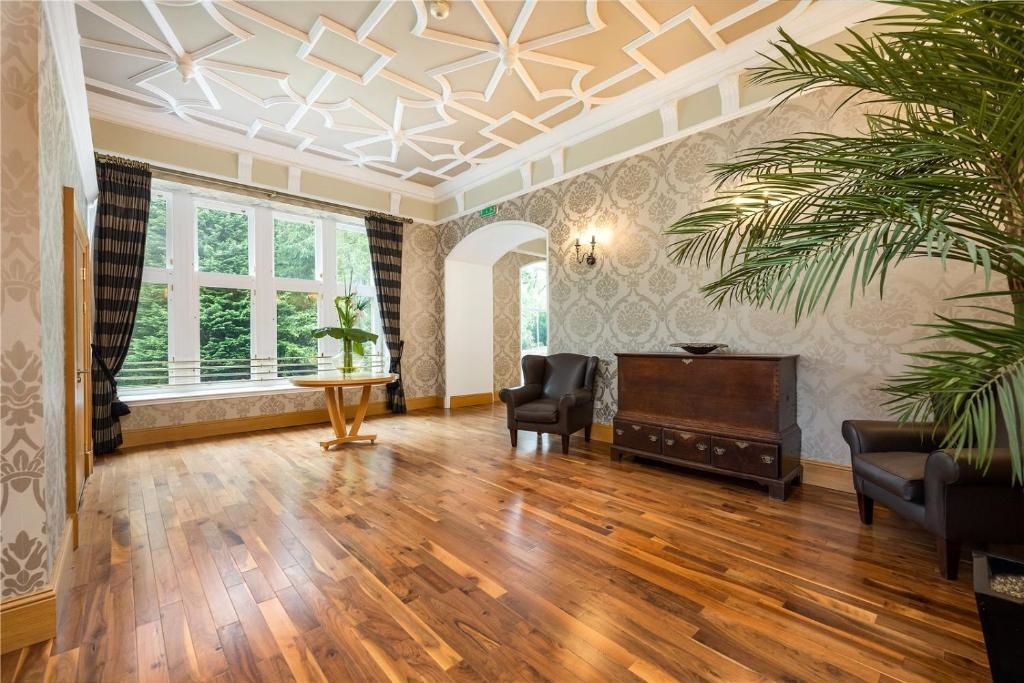 DOLLARBEG CASTLE - The Tower - Luxury Apartment