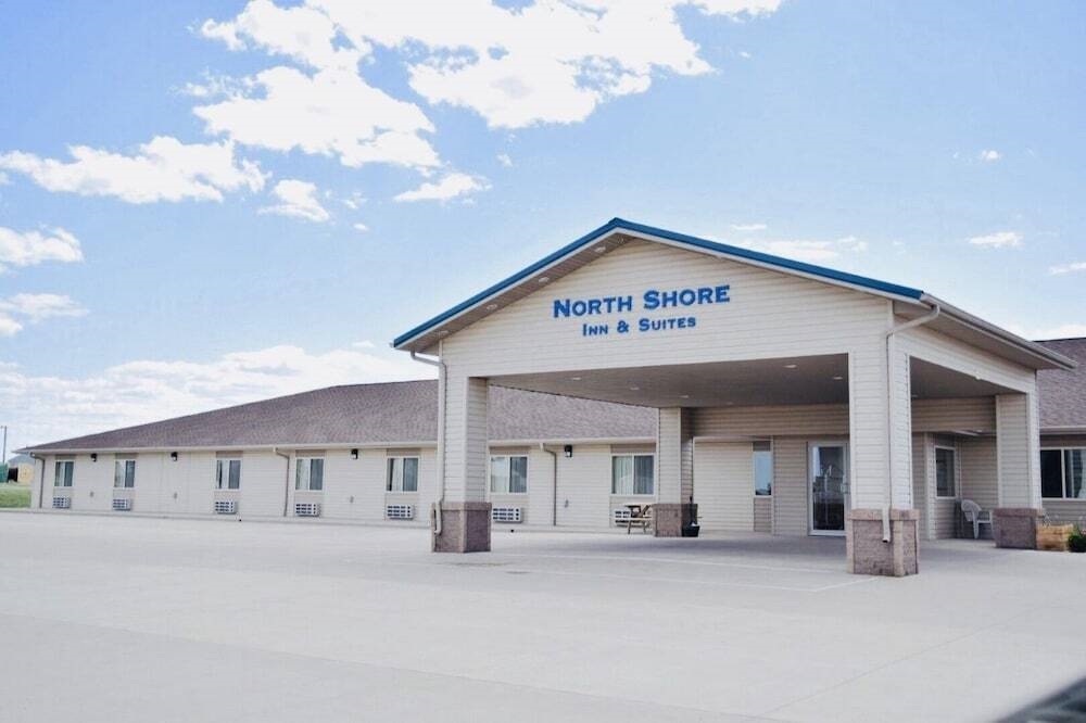 North Shore Inn and Suites