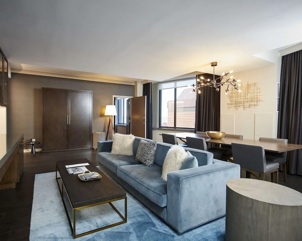 Graves 601 Hotel Wyndham Grand