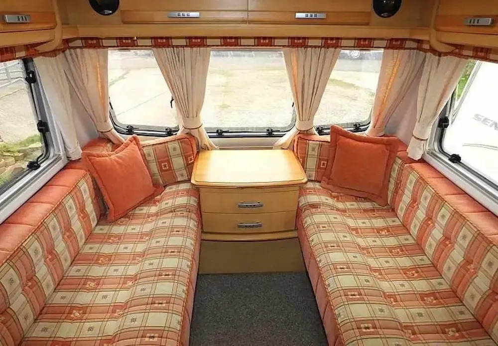 Stayzo Airy Touring Caravan With Built in Heater and Free Wi-fi Located in the Chiltern Hills