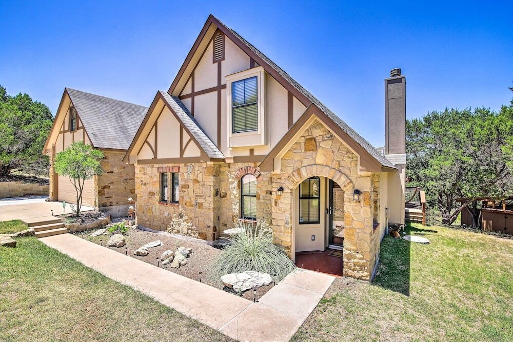 Updated Retreat With Game Room & Boat Ramp Access!