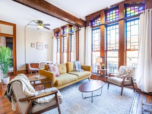 Cozy Old City Loft - Minutes From Market Square