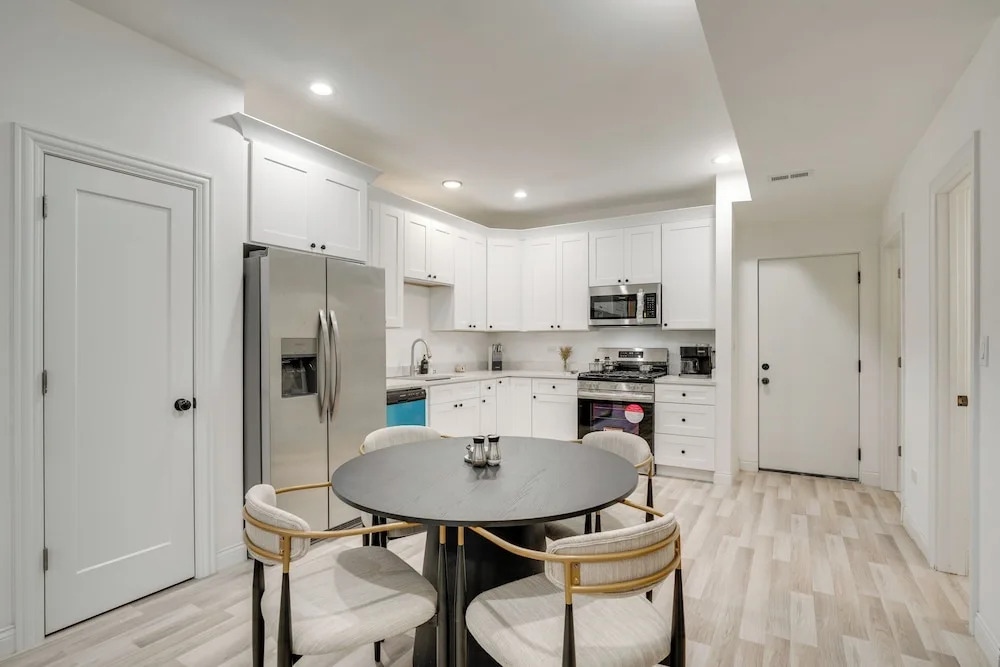 Townhome < 5 Mi to Naperville & Morton Arboretum