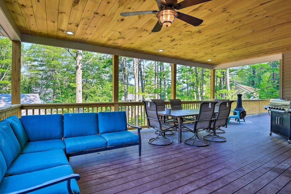 Covered Deck, Grill & Game Room: Gilford House!