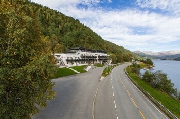 Oppheim Hotel & Resort