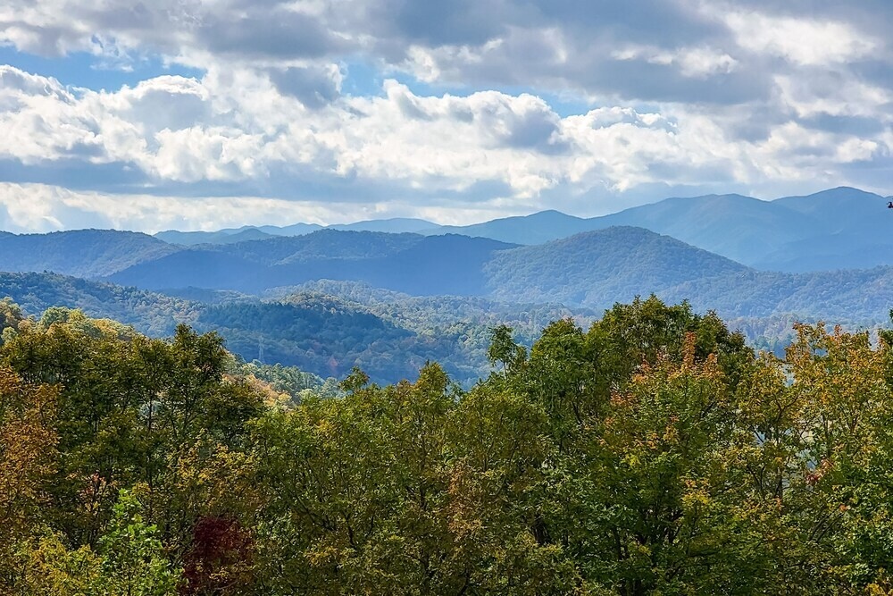Robbinsville Vacation Rental w/ Covered Balcony