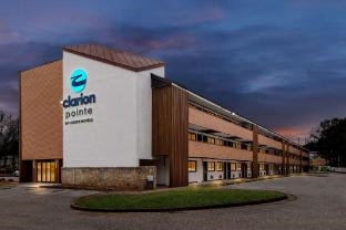 Clarion Pointe Hotel