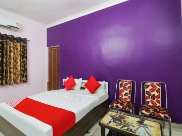 OYO 61384 Hotel Vd Palace