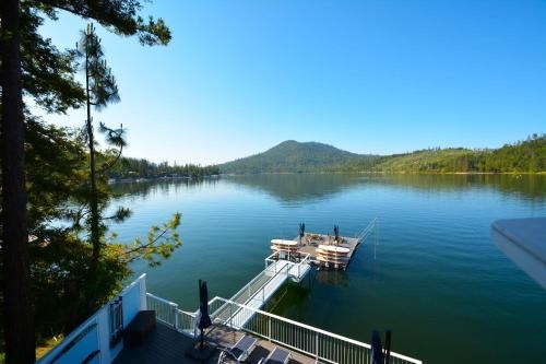 Beautiful Lakefront Home Spectacular View Herrera