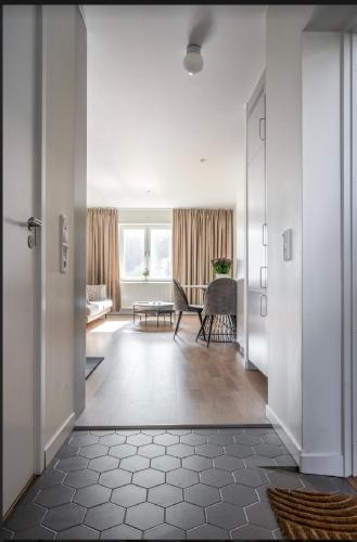 Central Apartment 5min Drive to Airport