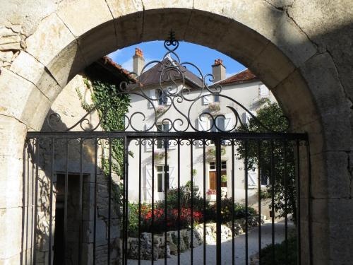 Le Bailli De Montsaugeon