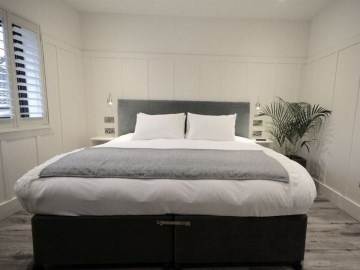 Qc's Townhouse & Seafood Restaurant