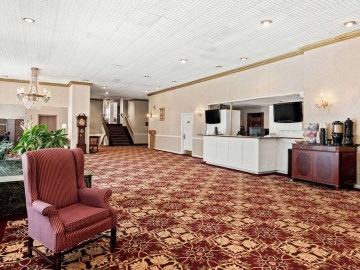 The Genetti Hotel & Suites