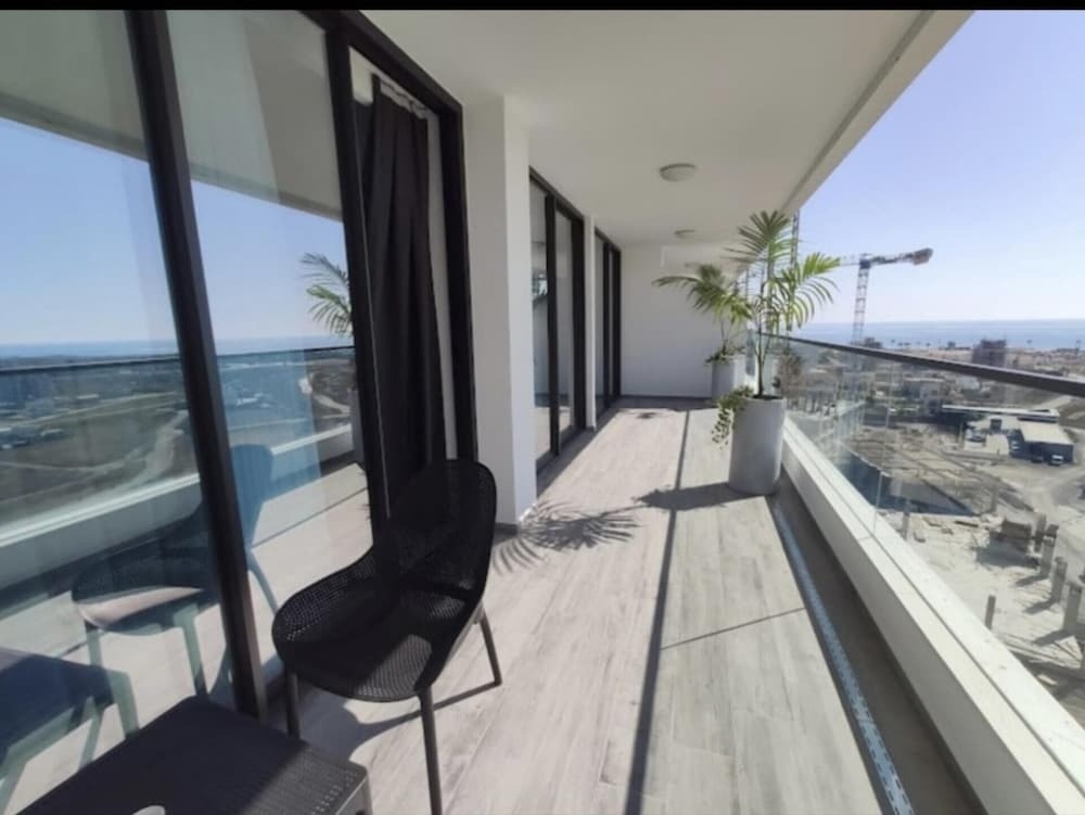 23 Grand Sapphire 2 Bedrooms 2 Shower, Pool, Beach