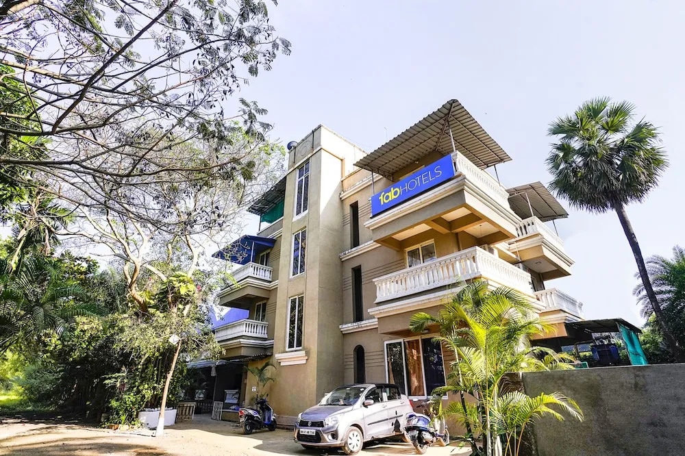 Fabhotel Blue Roof Sea Side