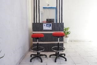 OYO 93756 Qq Kost Near Pantai Kebesaran Beach