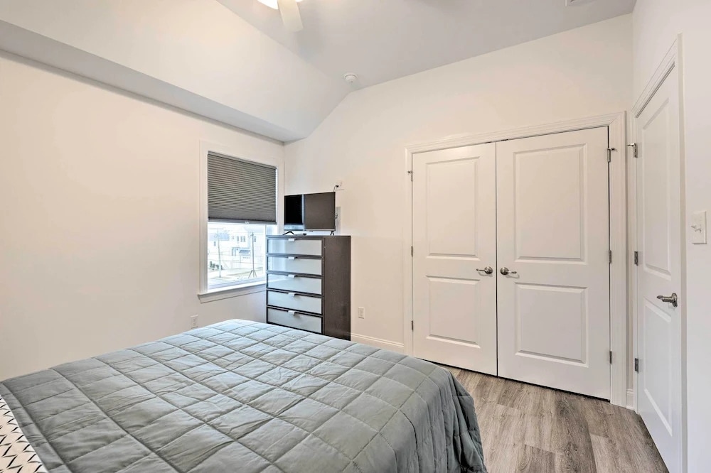 New Townhome < Half Mi to Beach!