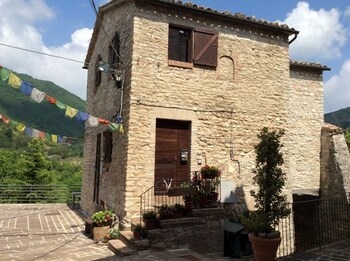 B&B Bivacco Frasassi climbing house