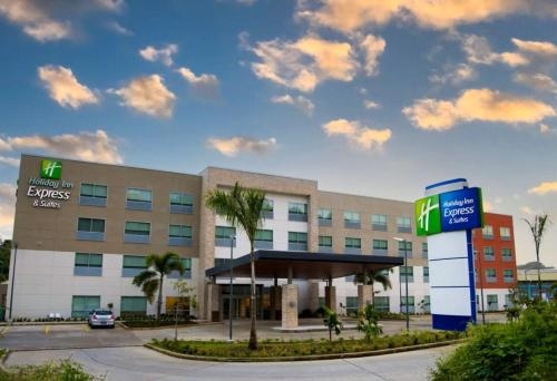 Holiday Inn Express & Suites Diamond