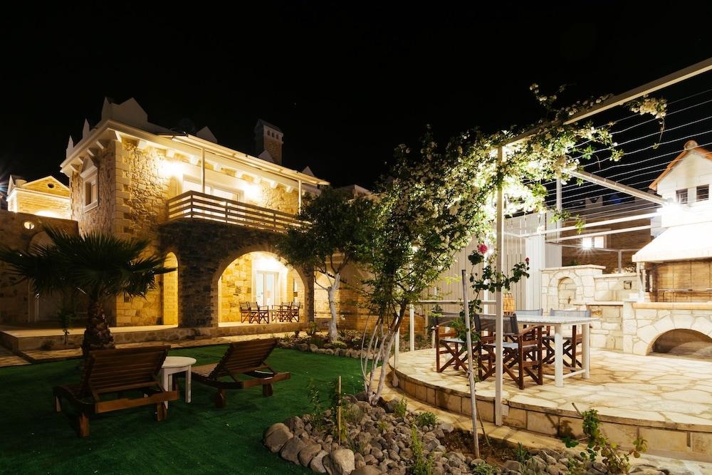 Nikolas Country Villa-Anesis Family