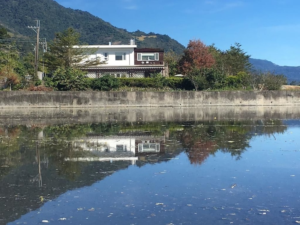 Feng Xian Bai Hua B&B