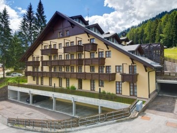 Club Nevesole Resort