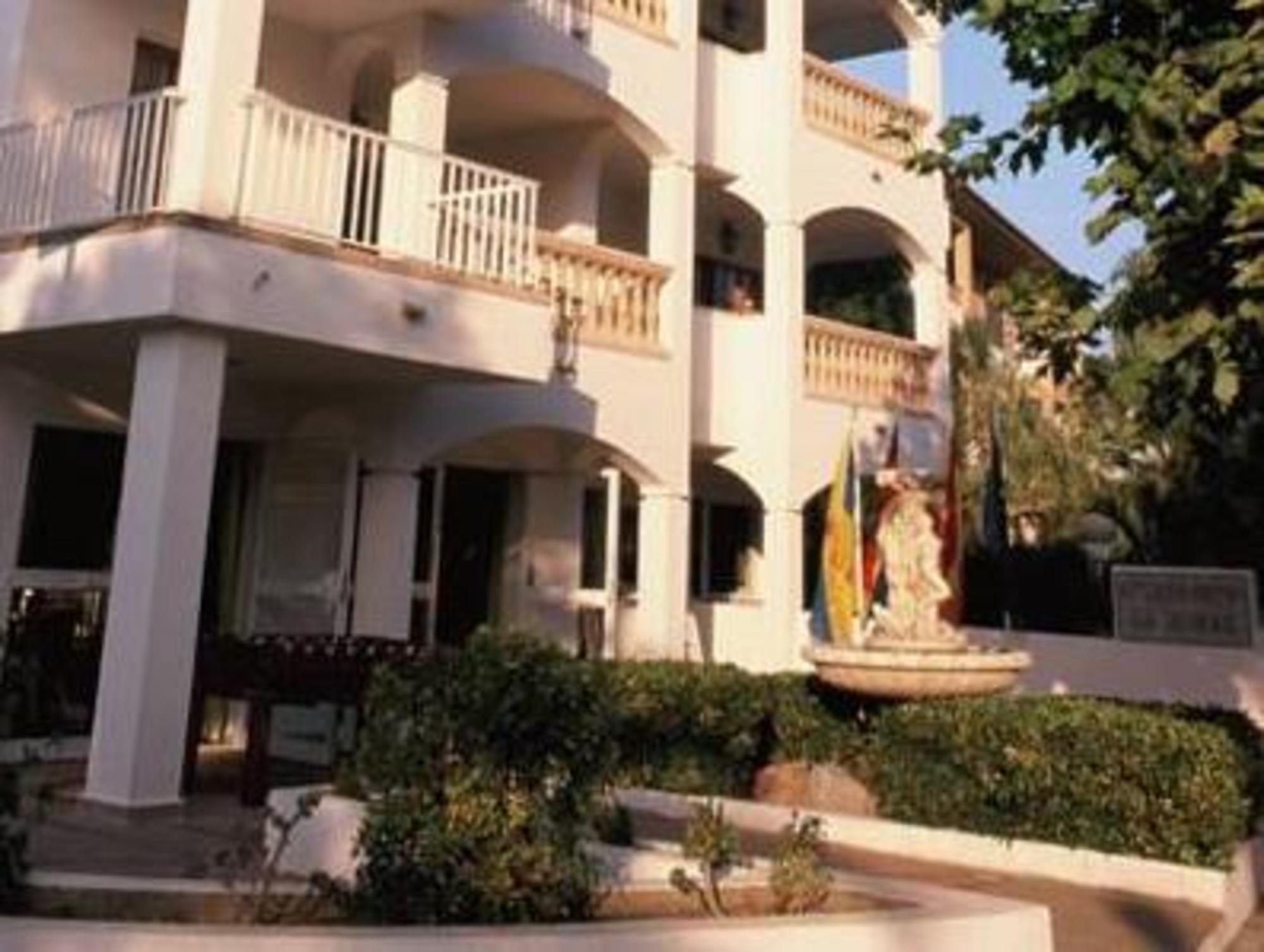 Apartamentos Sa Torre Y Rent A Car Sureda Mas