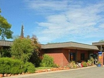 Golden Chain Nicholas Royal Motel