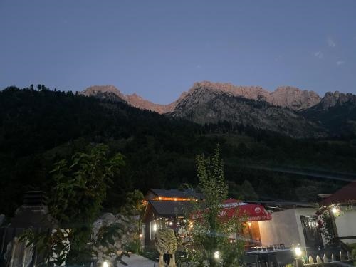BUJTINA IZET SELIMAj