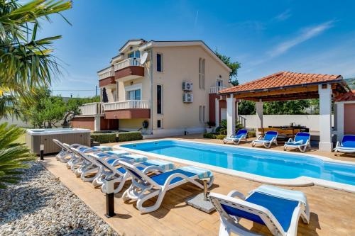 Villa Suker
