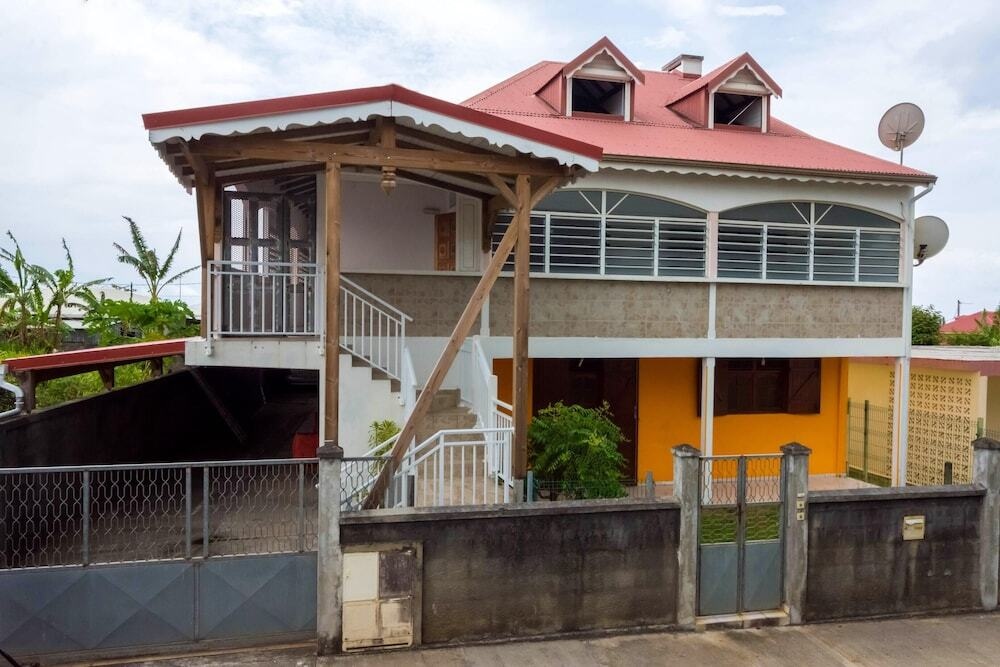 Apartment With in Goyave With Wonderful sea View and Wifi