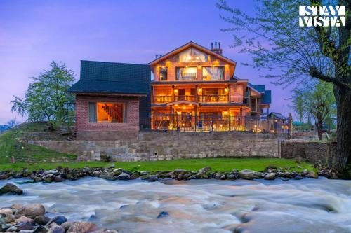 StayVista at Swiss Chalet - Tangmarg