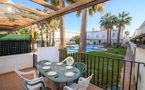 Adosado con jardin y piscina Palm Beach 43 ALBERT VILLAS