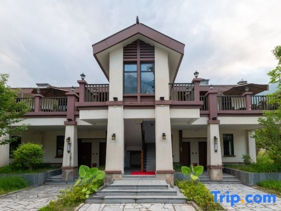 Gongga cliff Hot Spring Hotel