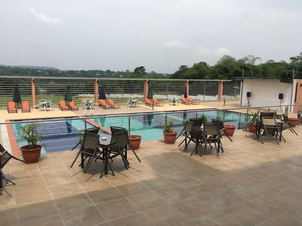 Golden Tulip Agulu Lake