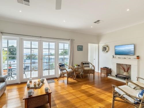 'mon Reve' 4a Tallean Road Pet Friendly Property With Air Conditioning