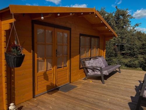 Starp debesim un zemi