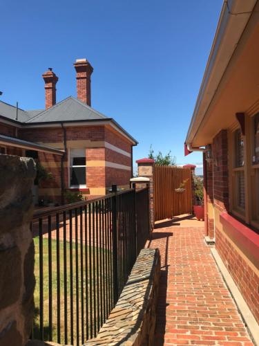 Silwood Apartment fully self contained with Kitchen and Laundry